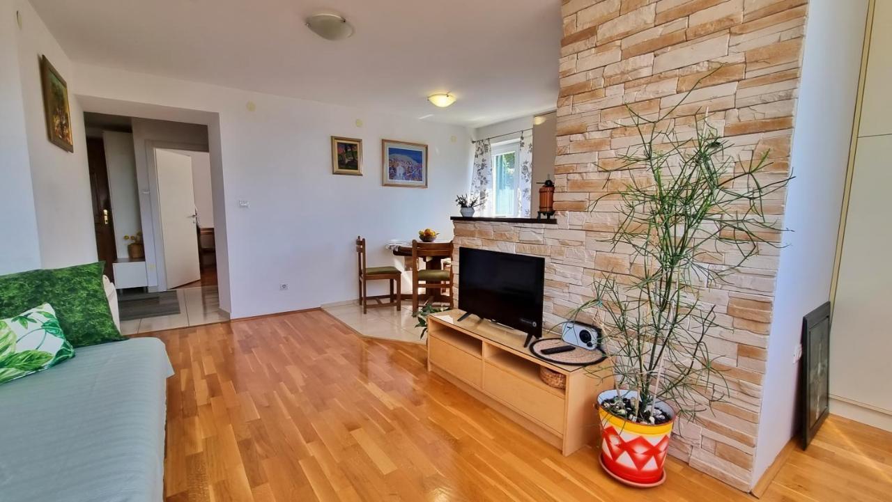 אומיס Apartment Tica מראה חיצוני תמונה